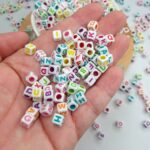 Miçangas Letras Alfabeto Dadinho Colorido 6x6mm- 50 gramas - Imagem 2