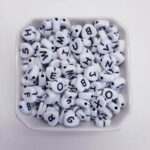 Miçangas  Letrinhas Alfabeto Coração 4x11mm- 50 gramas - Imagem 2