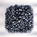 Miçanga Letras Alfabeto Dadinho Preto 6x6mm- 50 gramas - Imagem 2