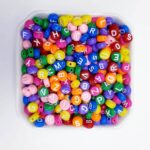 Miçanga Alfabeto Letra Arredondado Colorido 4x7mm- 50G - Imagem 2