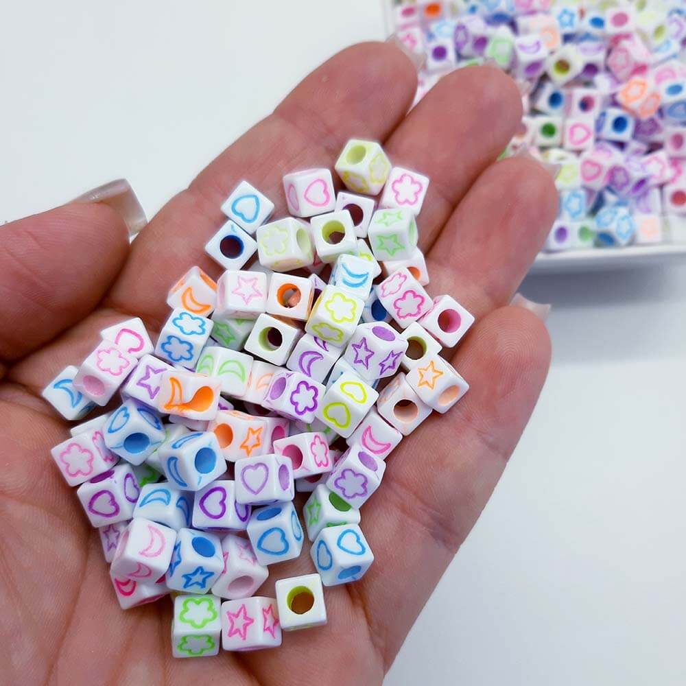 Miçangas  Entremeio Dadinho Desenhos 6x6mm -50G