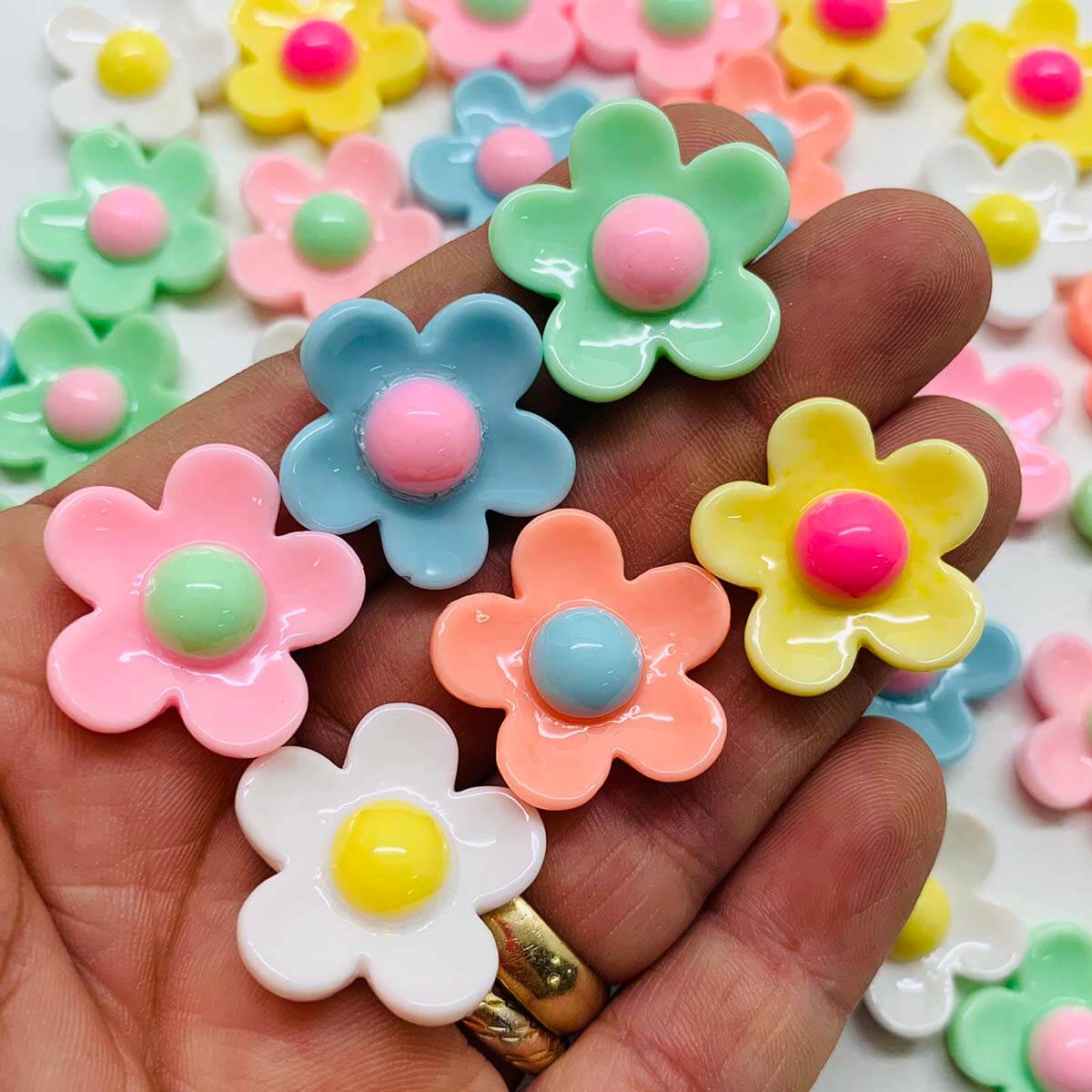 aplique de laco flor Aplique para laços flor colorida resina 2cm - 6 unidade - Imagem 1