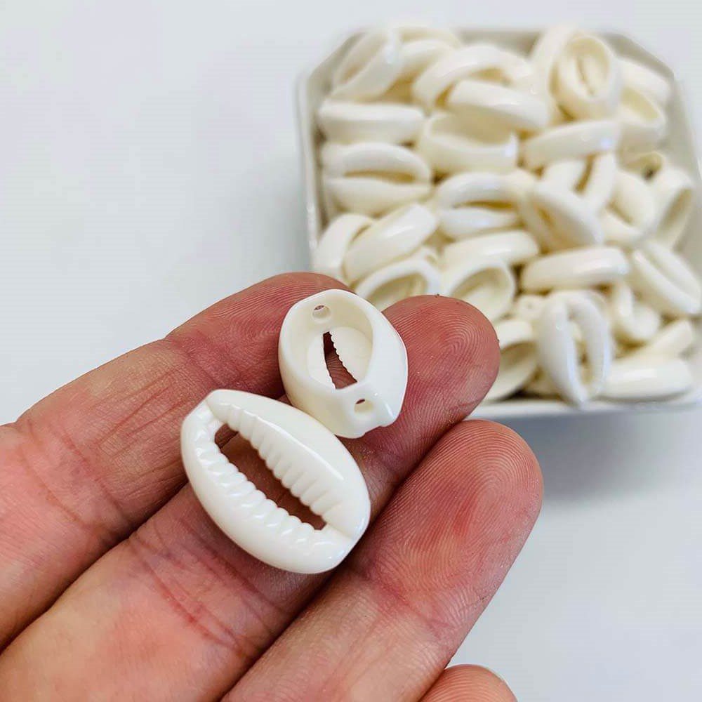 buzios furado branco Miçanga Passante Entremeio Búzios 13x20mm - Imagem 1