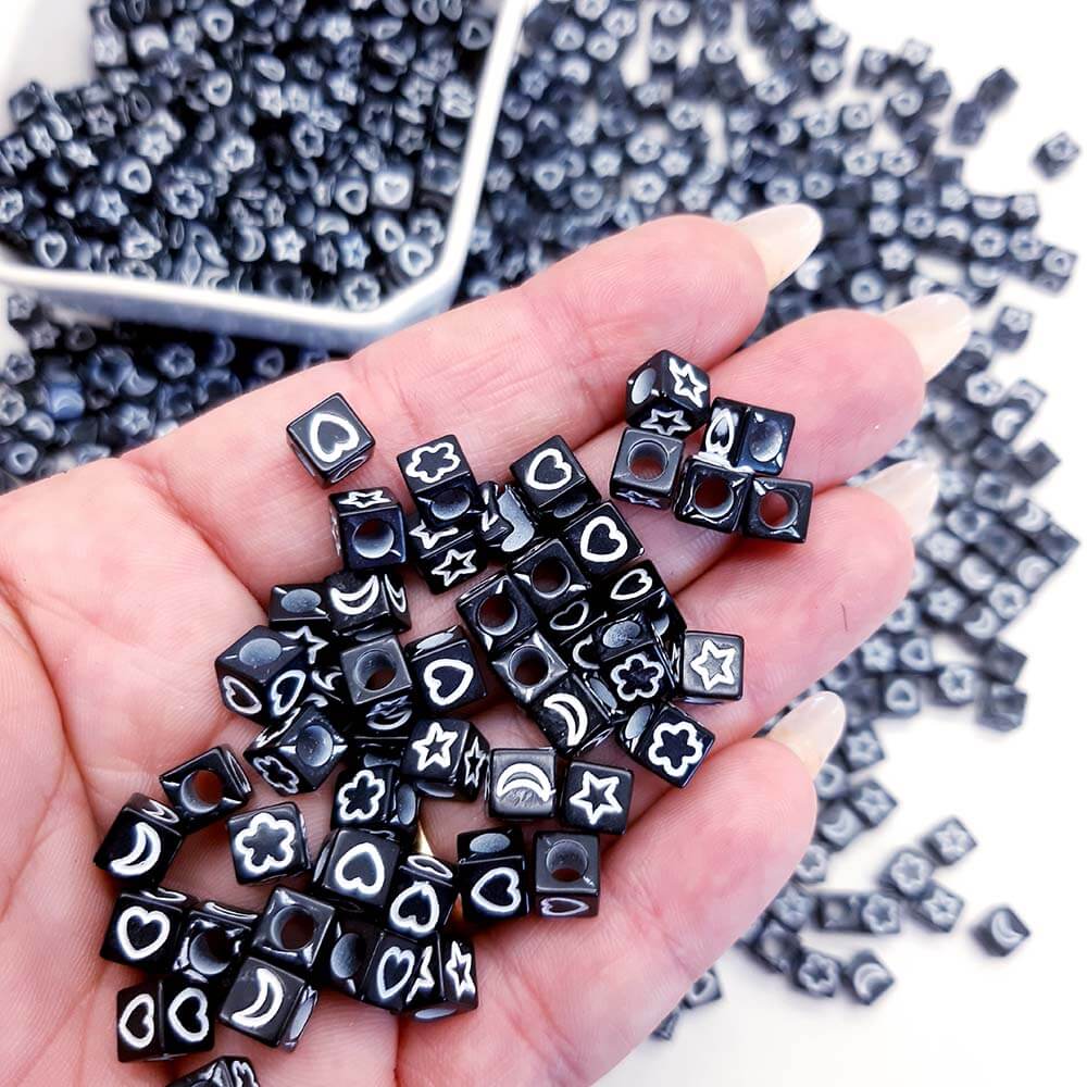 Miçanga Entremeio Figuras Quadrada 6x6mm preto c/branco