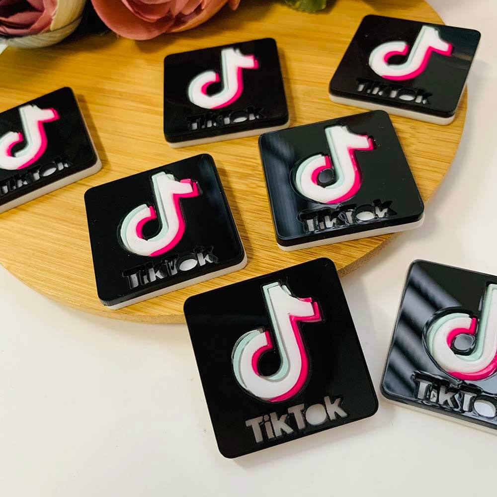 APLIQUE EM ACRILICO TIK TOK QUADRADO Aplique logo Tik Tok em Acrílico- 2unid.