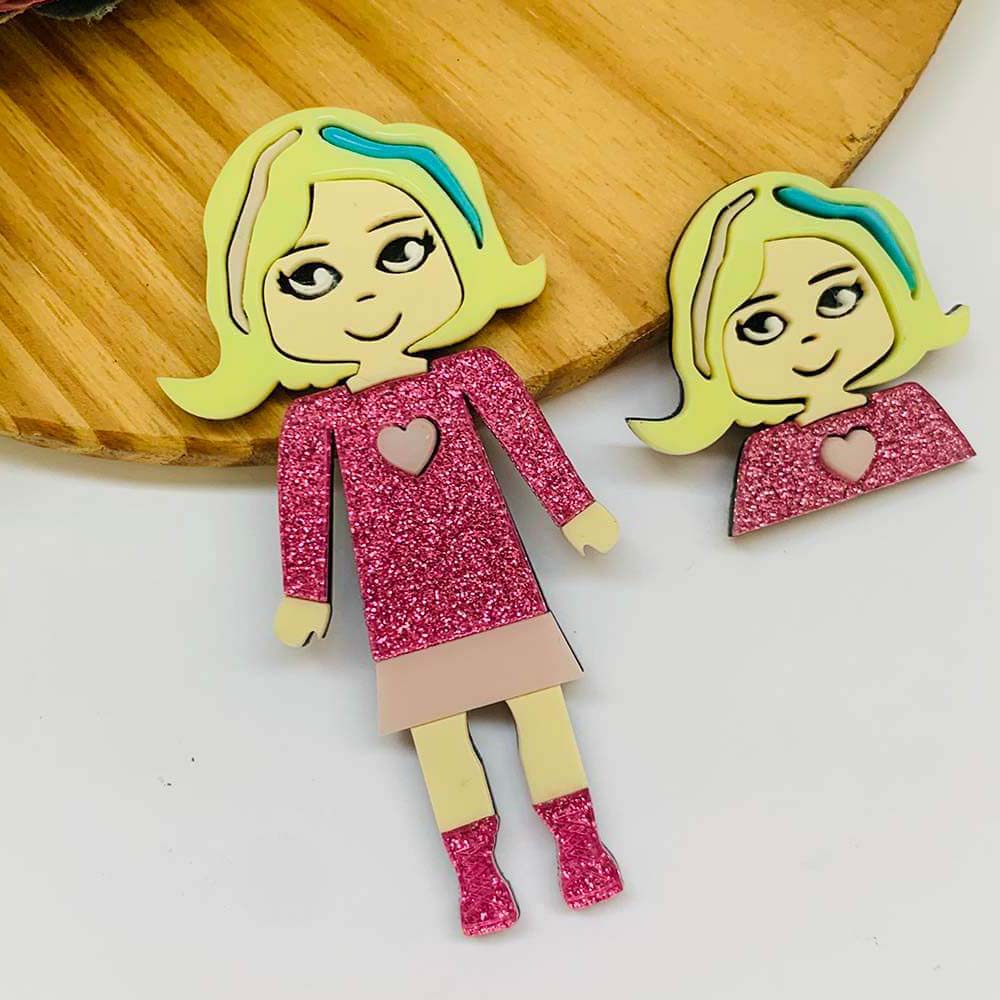 Aplique Amiga da Wandinha Enid Sinclairem em Acrílico3 Aplique Amiga da Wandinha Enid Sinclairem em Acrílico