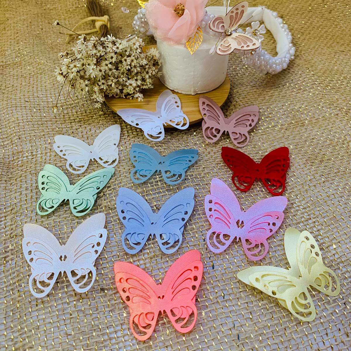 borboleta em cetim para cutomizar roupas,vestidos lacos e tiaras Aplique borboleta de Cetim Vazada para Customização 10 Unid.